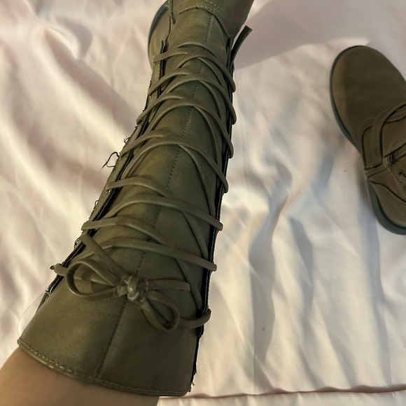 Girls knee high lace up boots - Picture 10 of 15